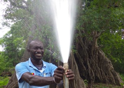 Le geyser. Reportage sur l'adduction d'eau dans un village ©LesAteliersPIXEL