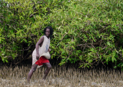 Récolte de propagules dans la mangrove. L'affaire de tous ©LesAteliersPIXEL